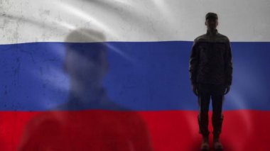 Rus asker silueti ulusal bayrak, ülke savunma karşı selamlama