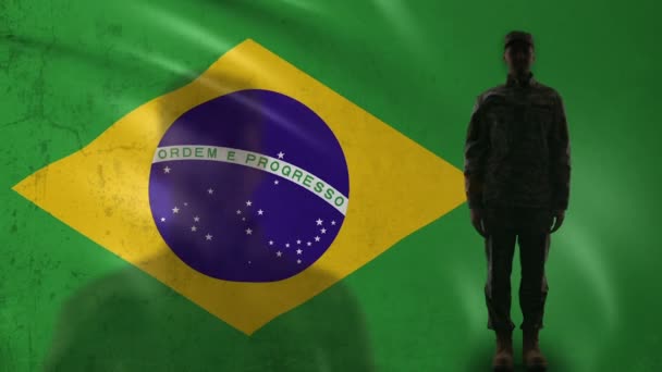 Braziliaanse soldaat silhouet saluting tegen nationale vlag militaire rekrutering — Stockvideo