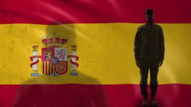 Ulusal bayrağa karşı selamveren İspanyol askeri silueti, askeri saygı