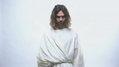 İyi İsa, tanrının dirilişi, parlak zarif ışık kameraya bakıyor