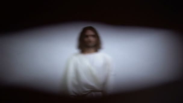 POV di persona morente e guardando Gesù nella luce, Dio accoglie l'uomo in cielo — Video Stock