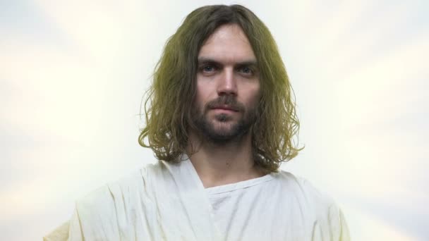 Portret van barmhartigheid Jezus op glanzende achtergrond, christelijk geloof, opstanding — Stockvideo