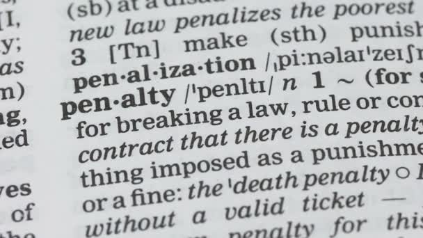Strafe, Bleistift zeigt Wort auf Wortschatz in Englisch, Strafe für Verbrechen — Stockvideo