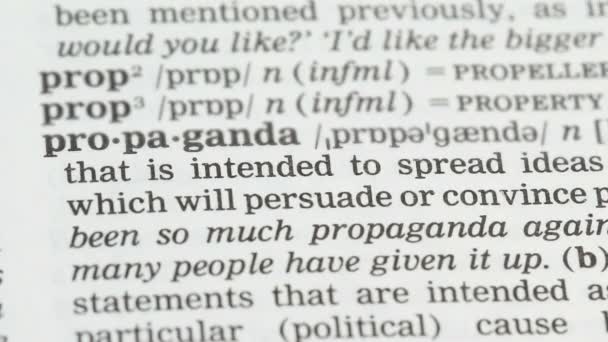 プロパガンダ、英語の語彙に関する鉛筆の指し言葉、人口説得 — ストック動画