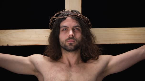 Crying Messiah in crown thorns, sacrificing life, suffering crucifix, religion — Stock Video