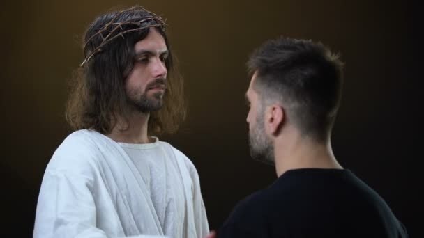 Redentor abraçando o homem infeliz, fé em Deus, proteção espiritual, eternidade — Vídeo de Stock