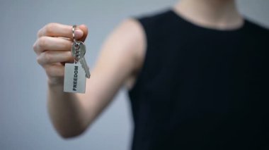 Kadın el Anahtarlık özgürlük kelime, kadın hakları, bağımsız seçim