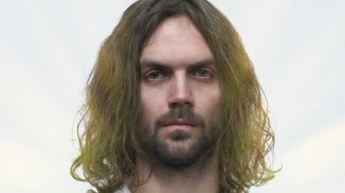 Tanrı'nın oğlu parmak yukarı işaret, Tanrı'nın kelimeleri, iyilik ve nimet ayrılık