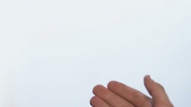 Pov kişi yardım ve şifa, ruh nimet için Tanrı'dan soran el uzanarak