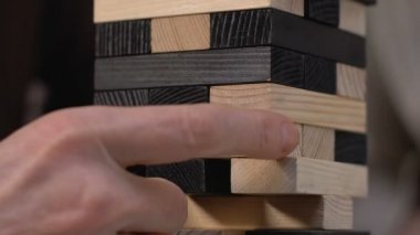 Masa oyunu oynarken ellerin yakın, bellek geliştirme için aktivite, eğlenceli