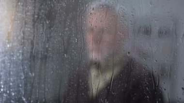 Bakım karısı koca omuz el koyarak, rahatlatıcı üzgün eş, kurtarma