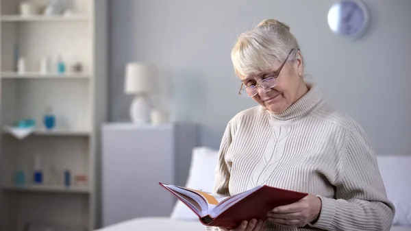 Sad Aged Woman Eyeglasses Watching Photo Album Home Missing Family — Stock Photo, Image