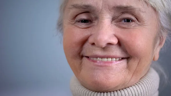 Улыбающаяся Пожилая Женщина Крупным Планом Социальное Обеспечение Уход Преклонном Возрасте — стоковое фото