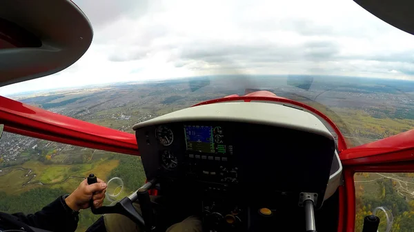 Pov Piloto Avião Formação Sobrevoando Aldeia Esporte Perigoso Extremo — Fotografia de Stock