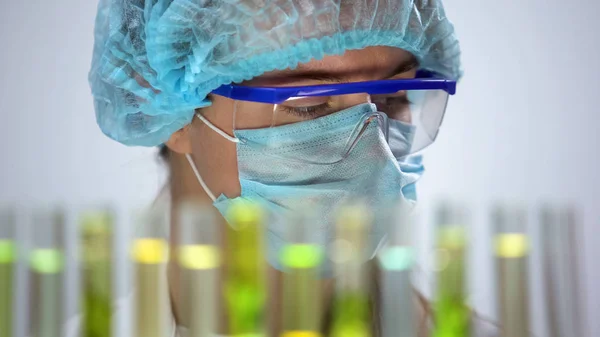 Biologin Maske Die Labor Wissenschaftlichen Beruf Und Der Forschung Arbeitet — Stockfoto