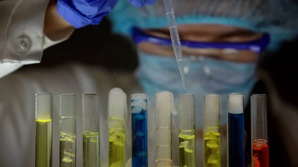 Researcher Adding Liquid Test Tube Chemical Substance Emitting Smoke — Stock Photo, Image