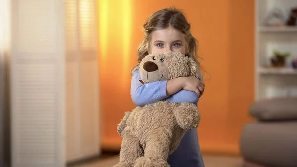 Cute Girl Hugging Favorite Teddy Bear Posing Camera Happy Childhood — Stock Photo, Image