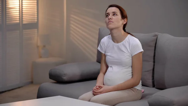 Boos Zwangere Lijden Eenzaamheid Rehab Centrum Slachtoffer Van Huiselijk Geweld — Stockfoto