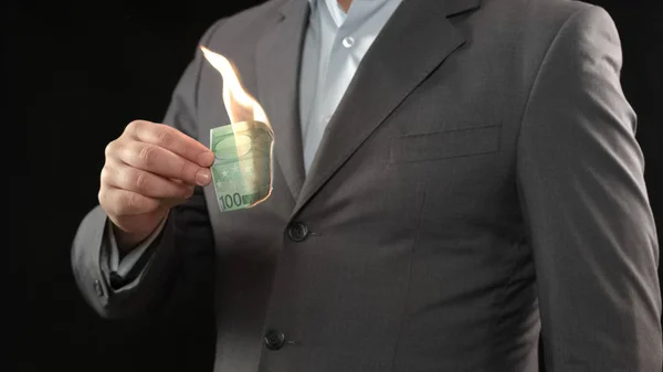 Man Suit Burning 100 Euro Bill Financiële Crisis Faillissement Concept — Stockfoto