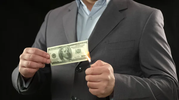 100 Dollar Bill Fire Man Failliet Gaan Geld Verliezen Inflatie — Stockfoto