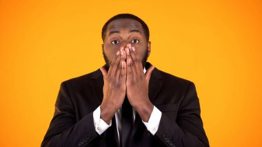 Şaşırttı afro-amerikan erkek işadamları ile kapanış yüzü, promosyon