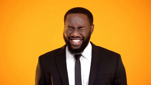 Αστείο Αφρικανικό Αμερικάνικο Αρσενικό Τυποφόρα Γέλιο Χαρούμενα Αστείο Και Χιούμορ — Φωτογραφία Αρχείου