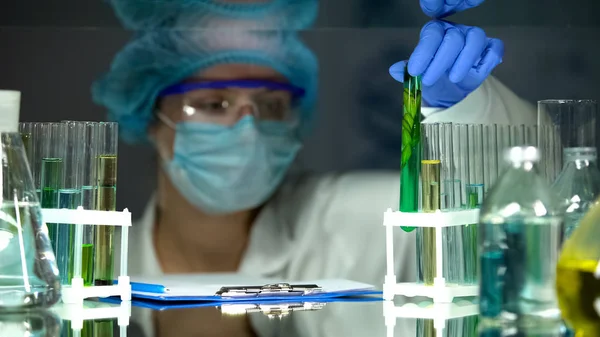 Biologist Tablet Taking Green Plant Sample Test Tube Growth Result — Stock Photo, Image