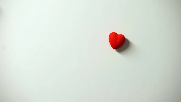 Szív Alak Fehér Háttér Szeretet Jótékonysági Koncepció Valódi Érzések — Stock Fotó