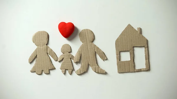 Criança Colocando Casa Papel Coração Para Figura Familiar Órfão Procura — Fotografia de Stock