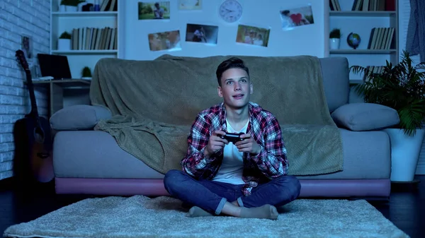Teenager Spielen Videospiel Spät Der Nacht Sucht Mangel Elterlicher Kontrolle — Stockfoto