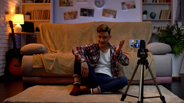 Teenage Blogger Recording New Video Smartphone His Followers Hobby — Stock Photo, Image