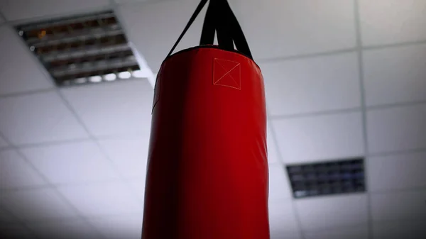 Boxsack Unter Der Decke Büro Überwindung Geschäftlicher Schwierigkeiten Konzept — Stockfoto