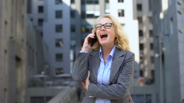 Happy office worker dancing celebrating good news, career achievement, success — Stock Video