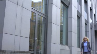 Ofis binası cam, kariyer hayran kadın politikacı