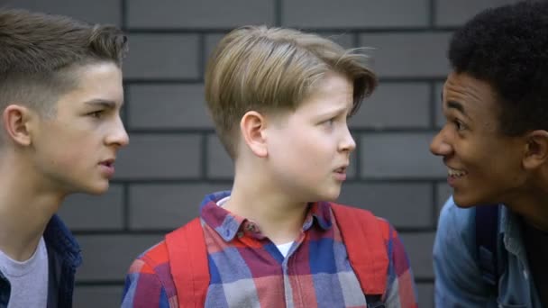 Spiteful high school students teasing boy, calling names, face-to-face bullying — Stock Video