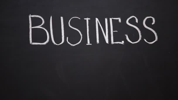 Negócios escritos em quadro-negro, desenvolvimento de startup, motivação e inspiração — Vídeo de Stock