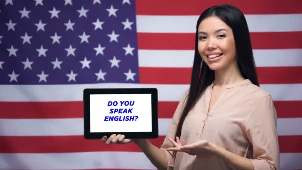 Woman holding tablet with do you speak english phrase, app for learning language — Stock Video