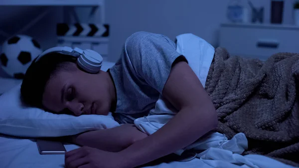 Male Teenage Boy Fallen Asleep Headphones Overworked Student Relaxing — Stock Photo, Image