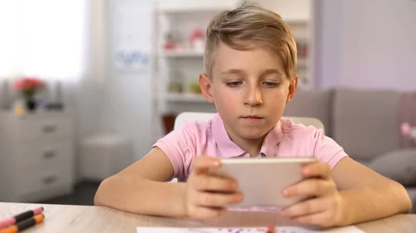 School Boy Playing Smartphone Game Instead Drawing Gadget Addiction Hobby — Stock Photo, Image