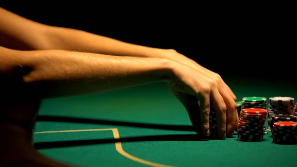 Woman Hand Playing Poker Strategy Betting All Bluffing Closeup — Stock Photo, Image