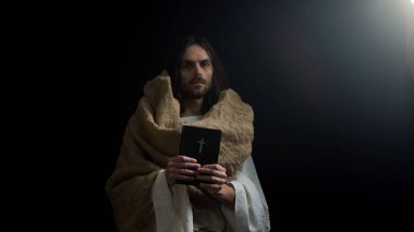 Kutsal Kitap tutan Aziz erkek, Hıristiyanlar için kehanetler, yeni ahit kitabı