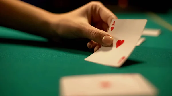 Kalp Poker Blackjack Casino Oyunları Servet Gösteren Casino Krupiye — Stok fotoğraf