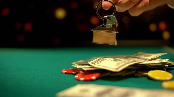 Risky Poker Player Holding House Keys Chips Money Table All — Stock Photo, Image