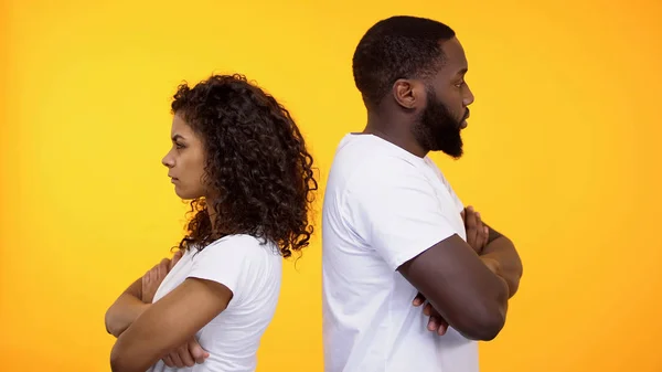 Offended Multiracial Couple Ignoring Each Other Standing Back Relations Crisis — Stock Photo, Image