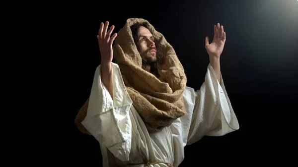 Oração Escuro Apelando Deus Com Mãos Levantadas Confissão Espiritual — Fotografia de Stock