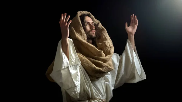 Prière Debout Dans Obscurité Faisant Appel Dieu Avec Les Mains — Photo