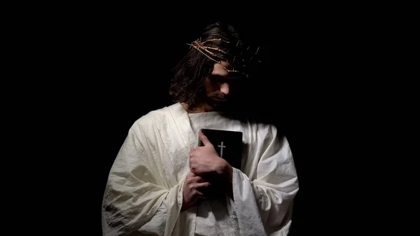 Maschio Allo Stesso Modo Gesù Cristo Piedi Nelle Tenebre Tenendo — Foto Stock