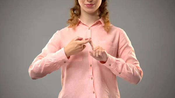 Vrouw Zeggen Vriend Gebarentaal Woorden Asl Les Mededeling Tonen — Stockfoto