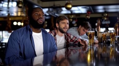 Pub'da şampiyonluk seyreden çok ırklı taraftarları derinden üzdü, takım oyunu kaybetti
