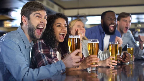 Emotional Sport Fans Beer Glasses Celebrating Team Victory Brewery Pub — Stock Photo, Image